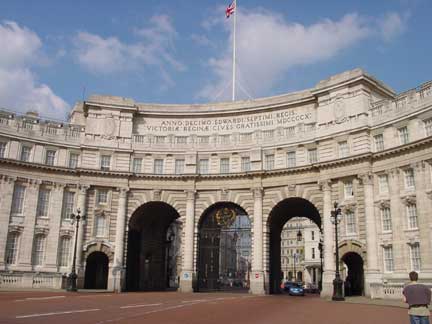 Entrance to Pall Mall