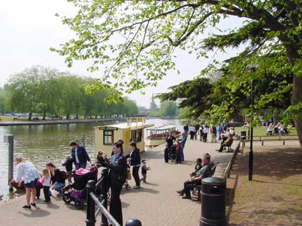 Lots of people enjoying Statford Upon Avon Park